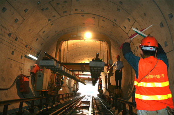 公司生産的(de)短軌枕産品用于(yú)西安地鐵二号線(xiàn)全段工程