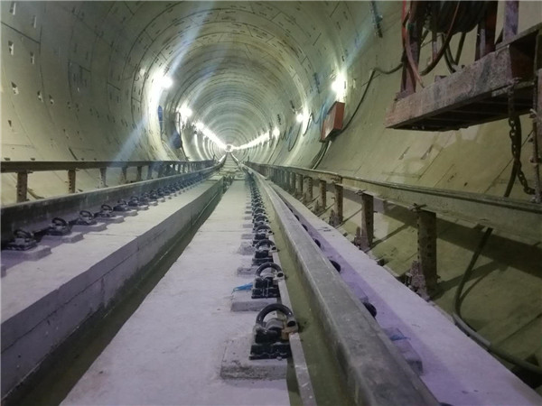 西安地鐵4号(hào)線地下隧道鋪軌(guǐ)使用的公司軌枕(zhen)