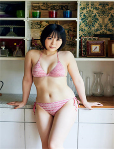 美女尿尿
